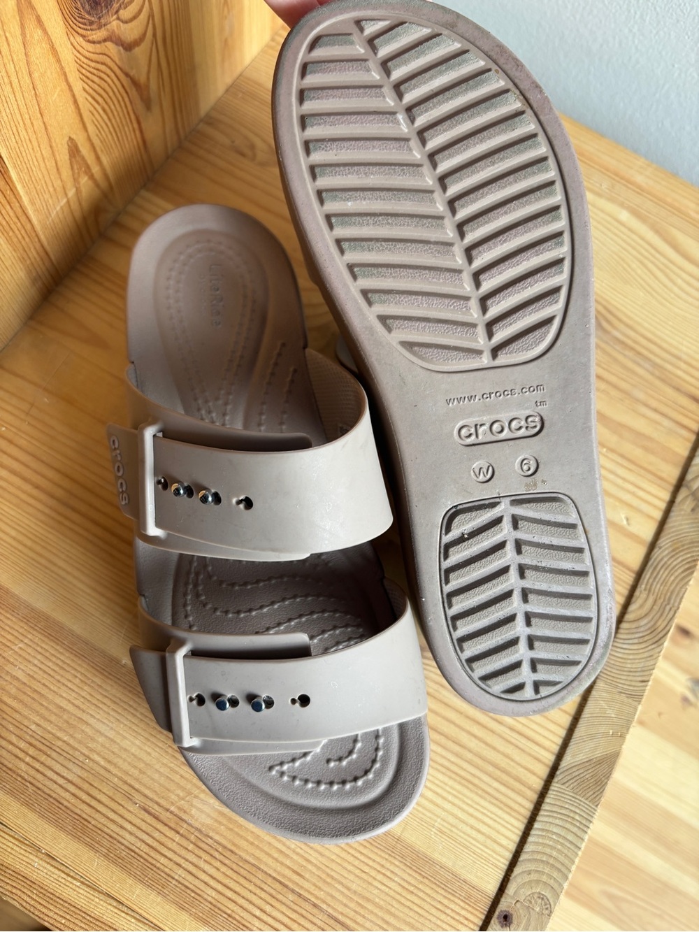 CROCS Women’s Taupe Platform Slide Clogs - Picture 3 of 3